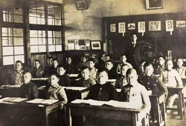 民国时期，鲁迅月工资350块大洋，换算成人民币相当于现在多少？
