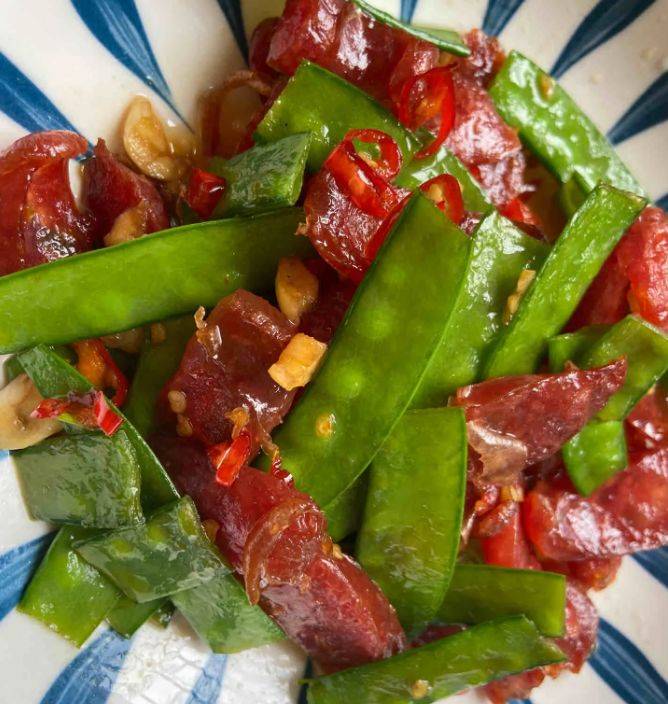 云南荷兰豆炒腊肠：新手也能轻松上手的美味