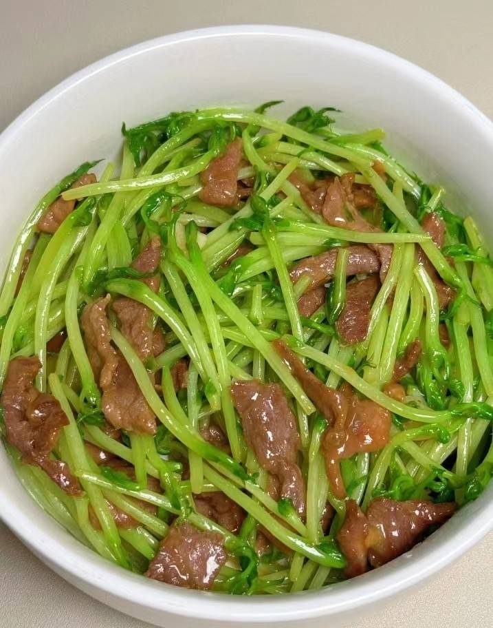 香嫩诱人！豆苗炒牛肉家常做法，新手一学就会