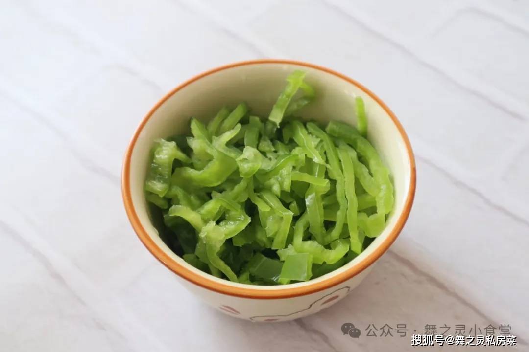 鸡蛋和它天生一对，简单炒几下，绝绝子，太下饭了~