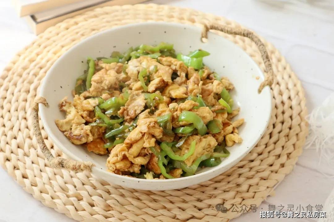 鸡蛋和它天生一对，简单炒几下，绝绝子，太下饭了~