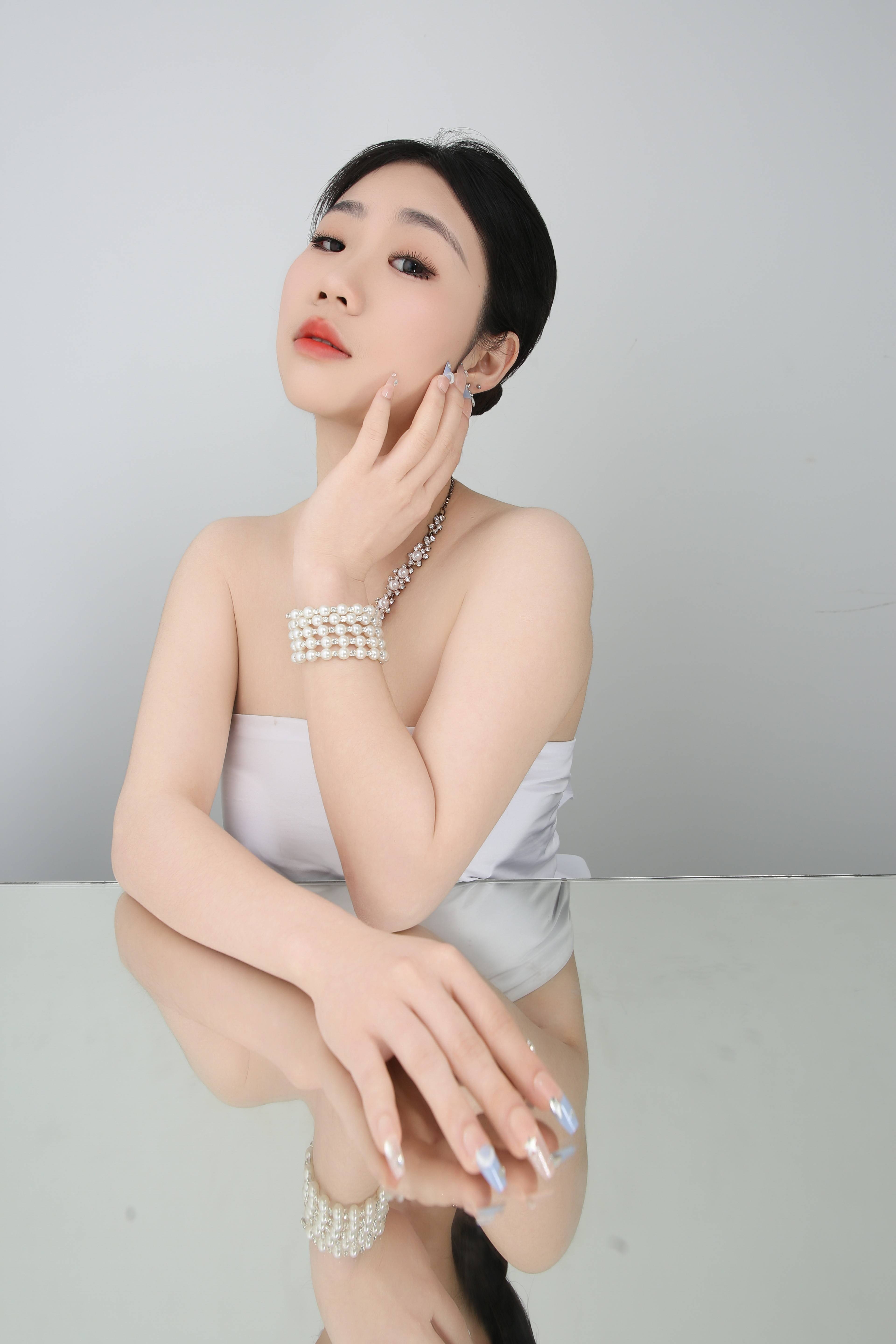 魿魿：初入时尚圈的璀璨明珠