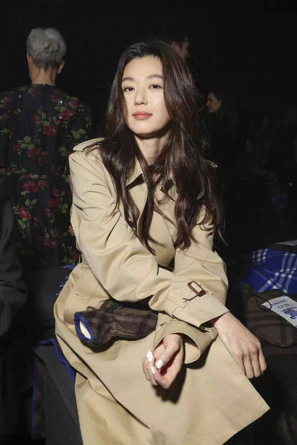 全智贤遍地荆棘的豪门婚姻：六点起床全妆做早餐，老公炒币亏上亿