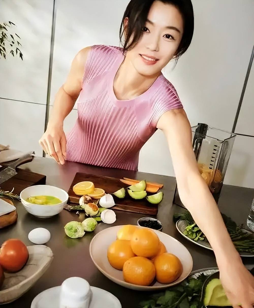 全智贤遍地荆棘的豪门婚姻：六点起床全妆做早餐，老公炒币亏上亿