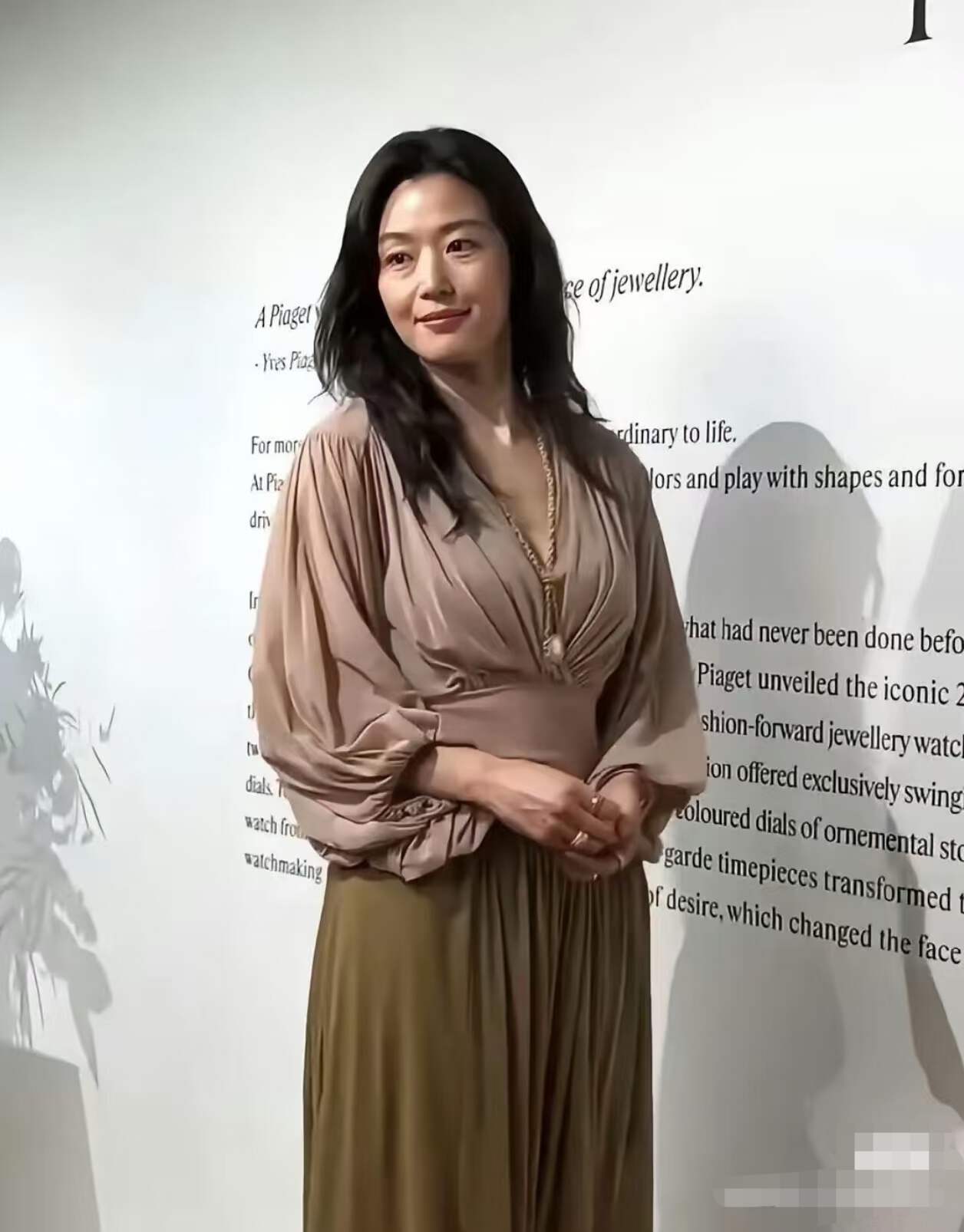 全智贤遍地荆棘的豪门婚姻：六点起床全妆做早餐，老公炒币亏上亿