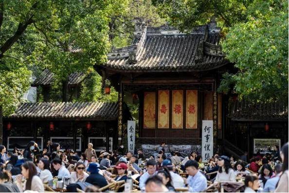 “出圈”背后：看“首发经济”刷新成都高新消费圈