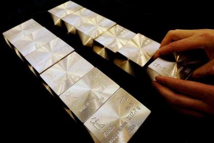 铂金属于贵金属吗(铂金是属于什么材质)