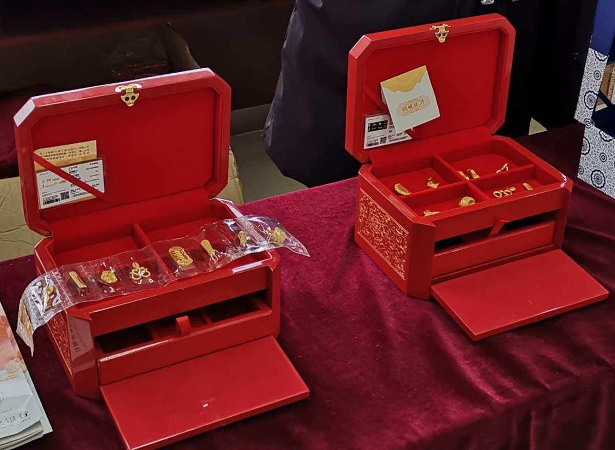 贵金属巡展(贵金属展销会宣传图片)